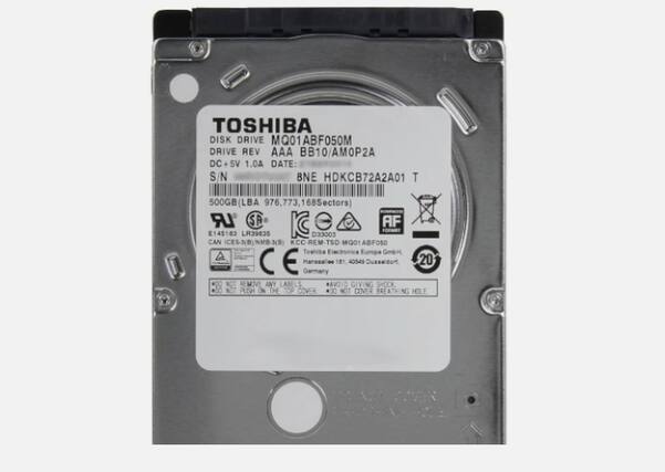 TOSHIBA DISK DRIVE MQ01ABF050M
DRIVE REV AAA BB10/AMOP2A
DC+5V 1.0A
DATE:
S/N 8NE HDKCB72A2A01 T
500GB (LBA 976,773,168 Sectors)
LR SA KC AF E145163 LR39635 D33003
CAN ICES-3(B) NMB-3(B) KCC-REM-TSD-MQ01ABF050
Toshiba Electronica Europe GmbH
Hansaallee 181 40549 Düsseldorf Germany
NOT REMOVE ANY LABELS
AVOID GIVING SHOCK
DO NOT PUSH ON THE TOP COVER
DO NOT COVER BREATHING HOLE