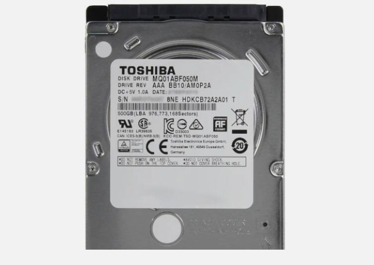 TOSHIBA DISK DRIVE MQ01ABF050M  
DRIVE REV AAA BB10/AMOP2A  
DC+5V 1.0A  
DATE:  
S/N 8NE HDKCB72A2A01 T  
500GB (LBA 976,773,168 Sectors)  
LR SA KC AF E145163 LR39635 D33003  
CAN ICES-3(B) NMB-3(B) KCC-REM-TSD-MQ01ABF050  
Toshiba Electronica Europe GmbH  
Hansaallee 181 40549 Düsseldorf Germany  

NOT REMOVE ANY LABELS  
AVOID GIVING SHOCK  
DO NOT PUSH ON THE TOP COVER  
DO NOT COVER BREATHING HOLE