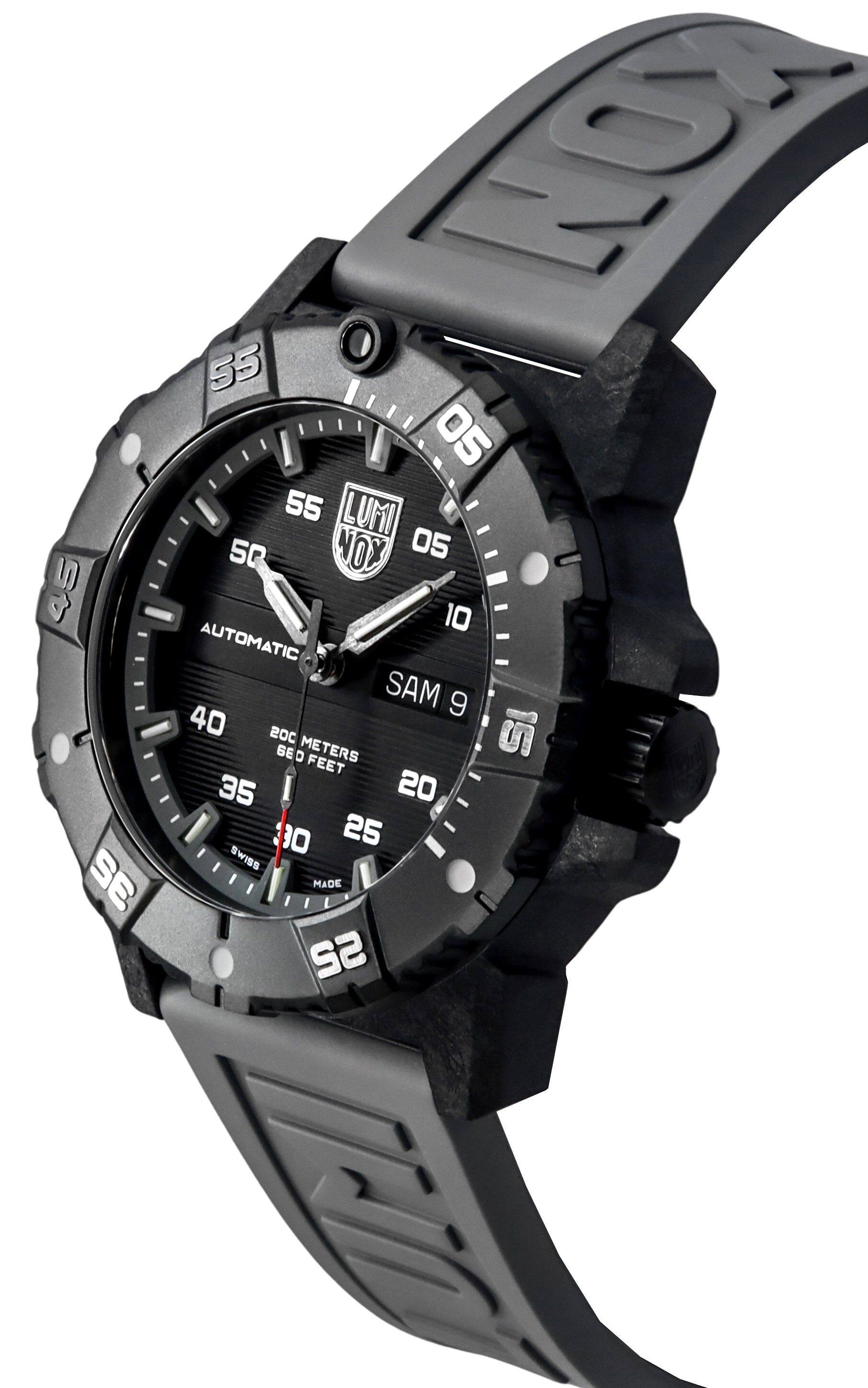 NON 55 05 55 LUMI NOX 05 5 10 AUTOMATIC SAM 9 40 200 METERS FEET 35 20 10 25 SWISS MADE