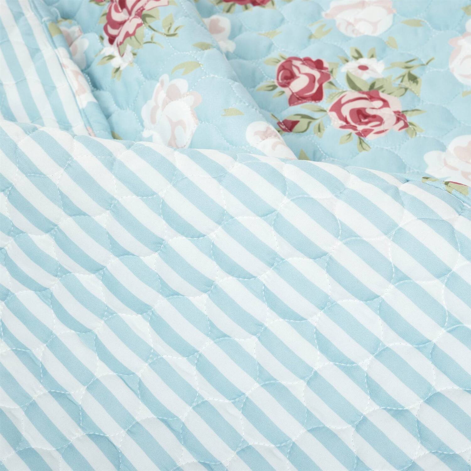 Angle. Hivvago - Full/Queen size Vintage Rose Ruffle Edge Light Quilt Set in Blue White and Pink - Blue White and Pink.