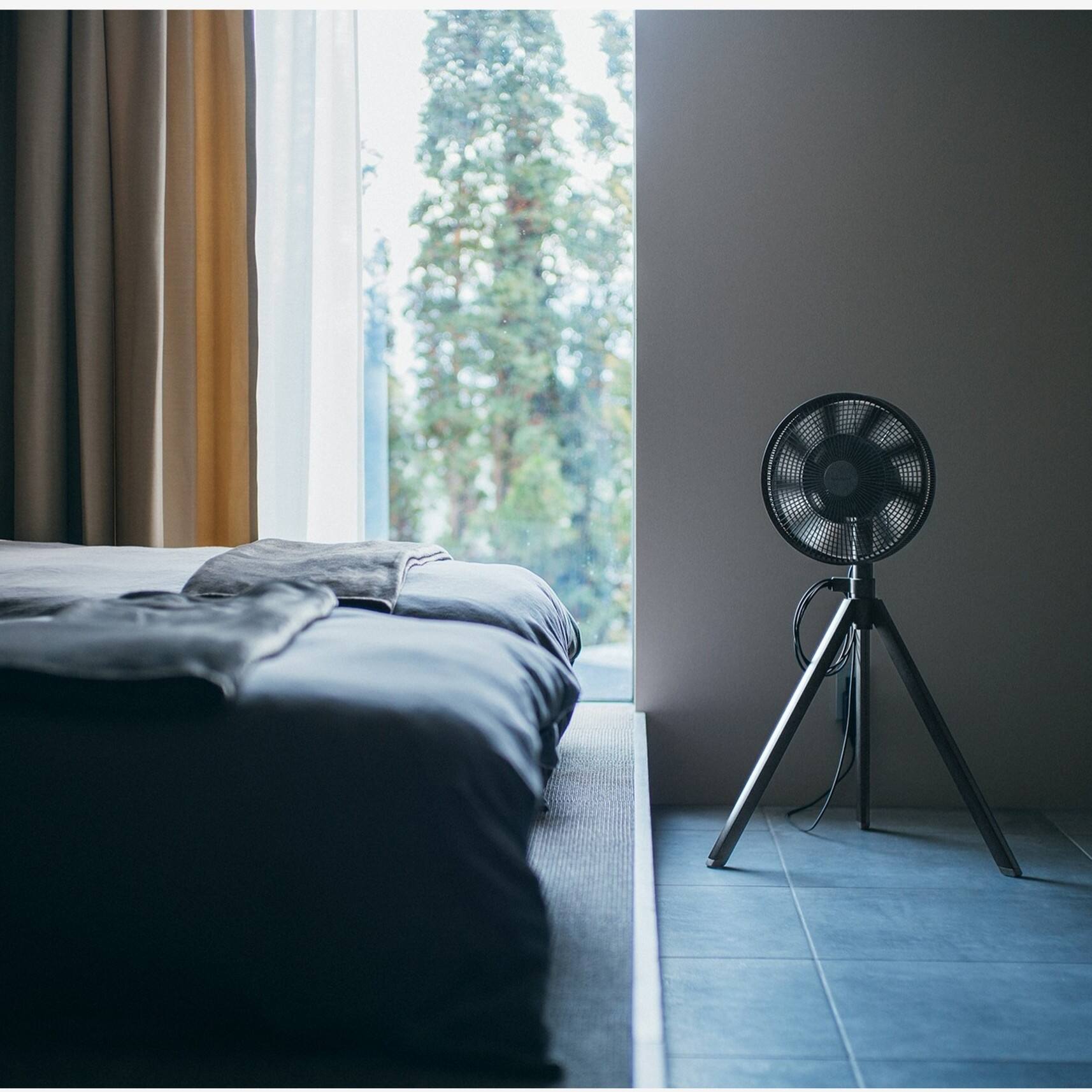 Back. Balmuda - NatureWind Studio Portable Fan.