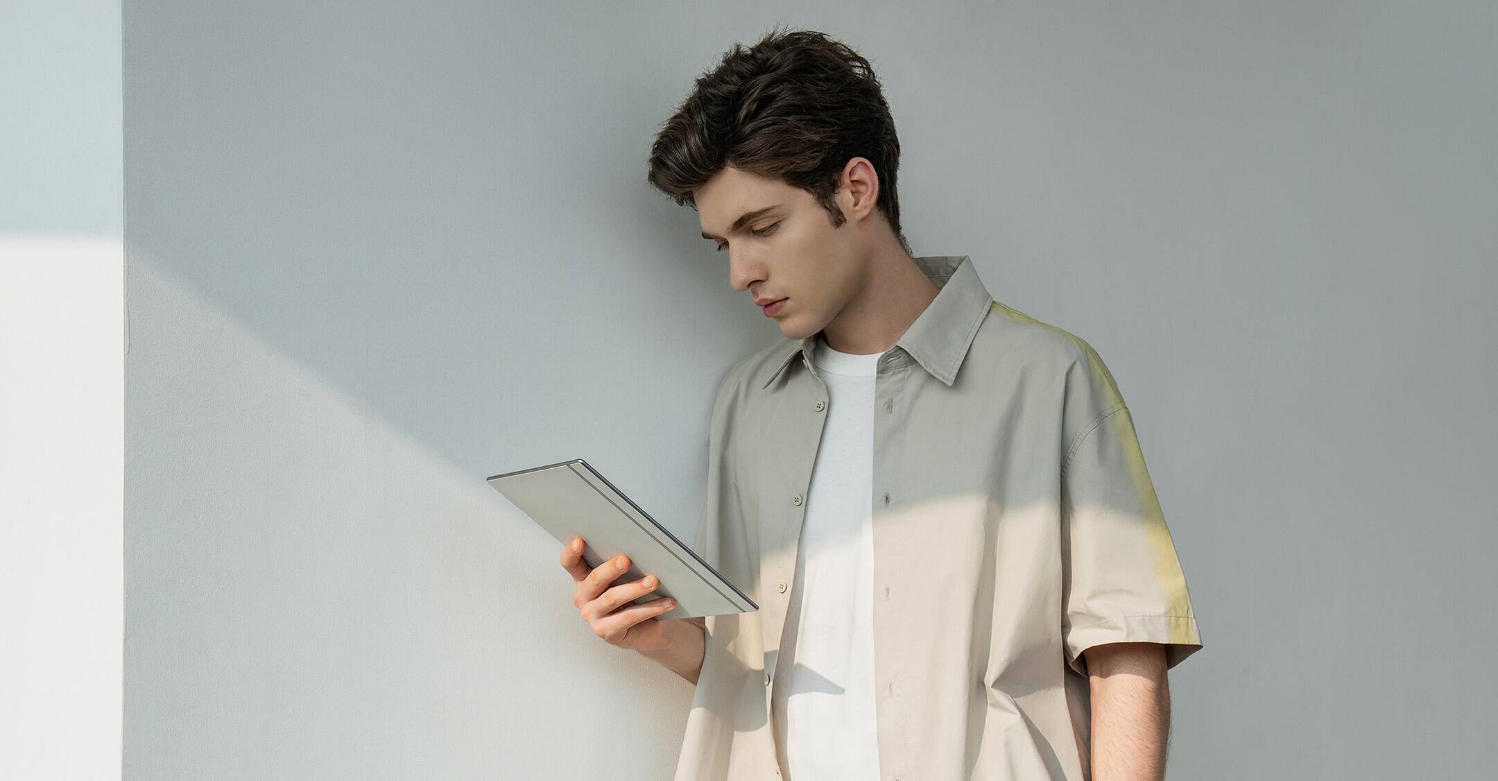 Alt View 23. BOOX - 10.3" Go E-Reader (64GB) - White.