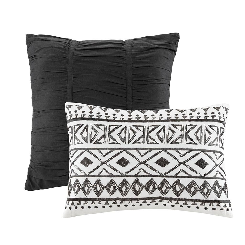 Alt View 3. Gracie Mills - Gracie Mills Caelius Modern 7-Piece Reversible Cotton Quilt Set with Euro Shams and Throw Pillows - Black.