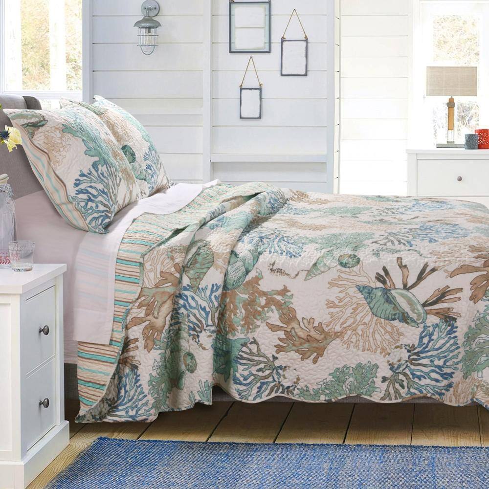 Front. Barefoot Bungalow - Barefoot Bungalow Atlantis Seashells 2-Piece Quilt & Pillow Sham Set, Jade - Jade.