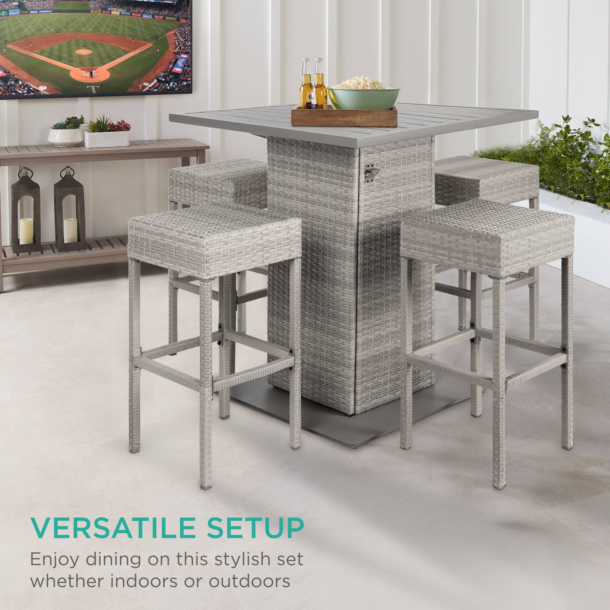 VERSATILE SETUP  
Enjoy dining on this stylish set whether indoors or outdoors