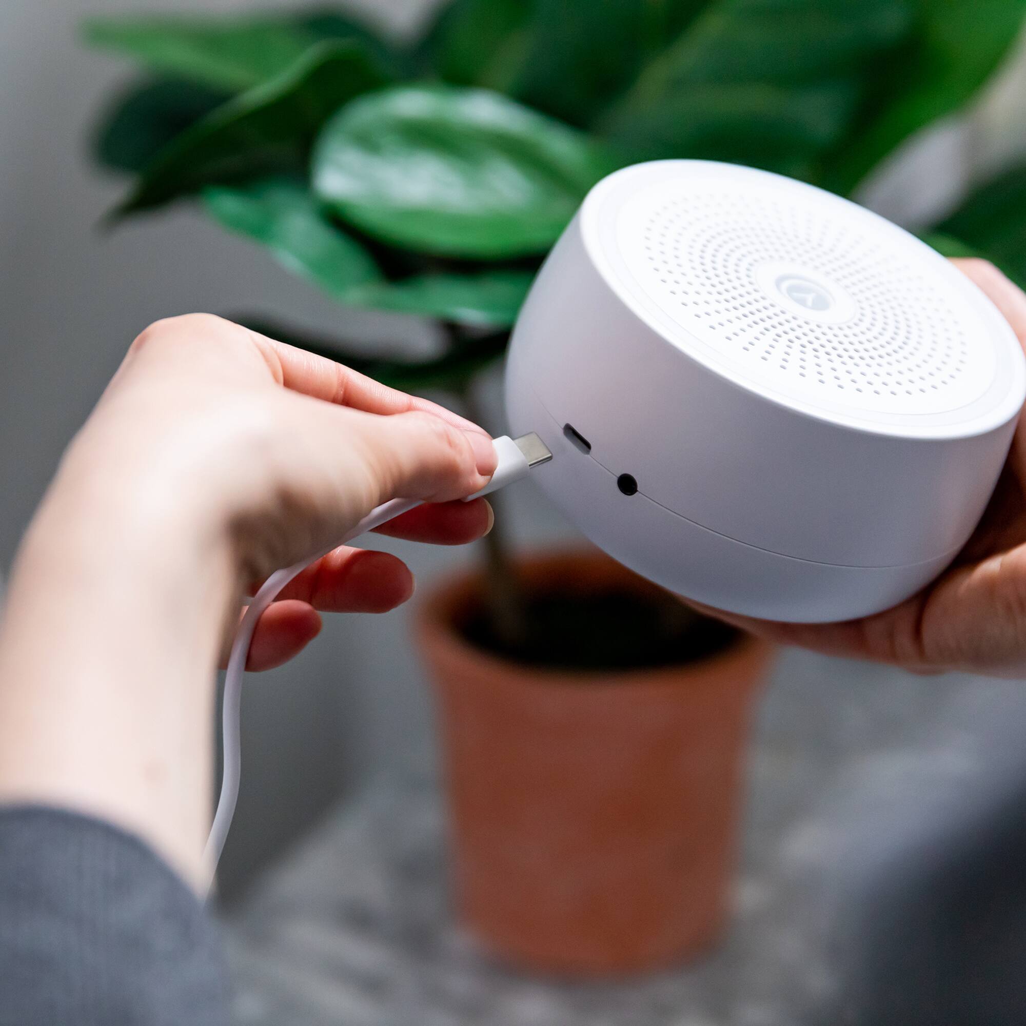 Alt View 5. Yogasleep - Yogasleep Dreamcenter Sound Machine - White.