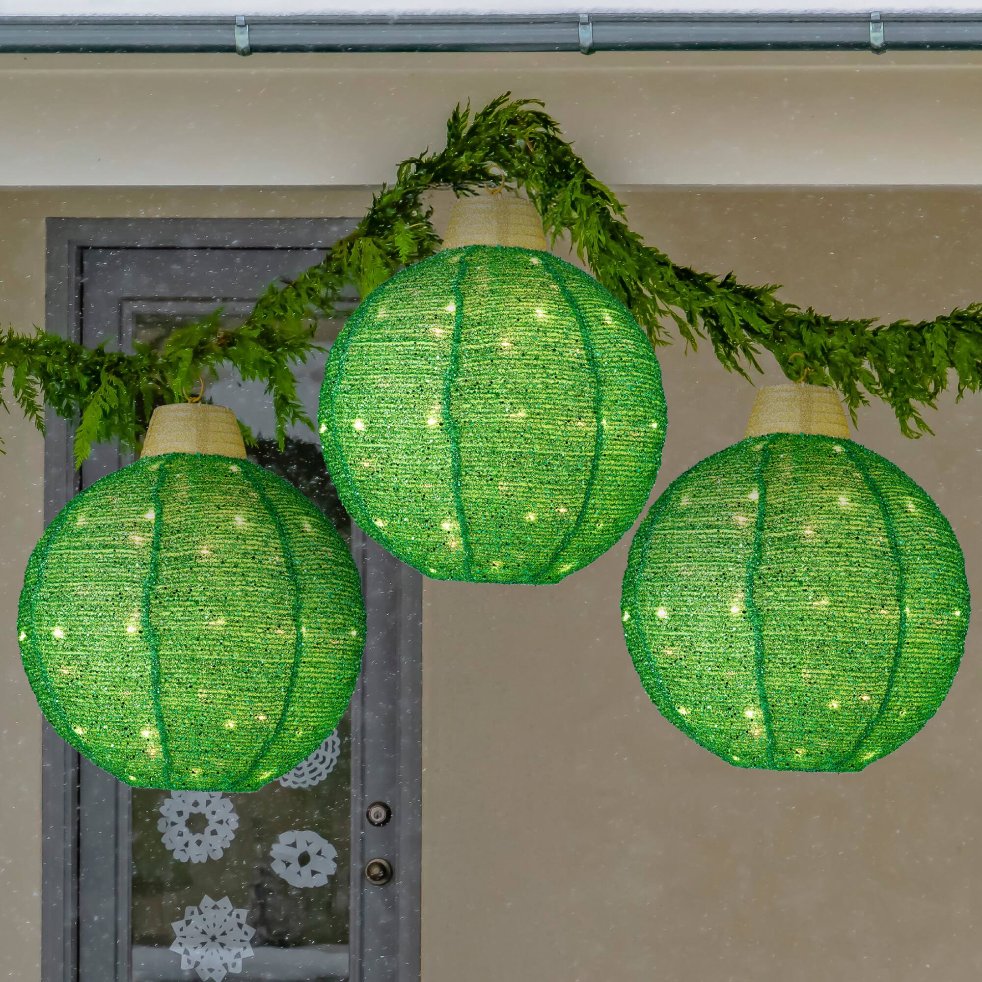 Best Choice Products - 3-Piece Hanging Pop-Up Outdoor Christmas Ornaments, LED Lights, 8 Light Functions - Green
