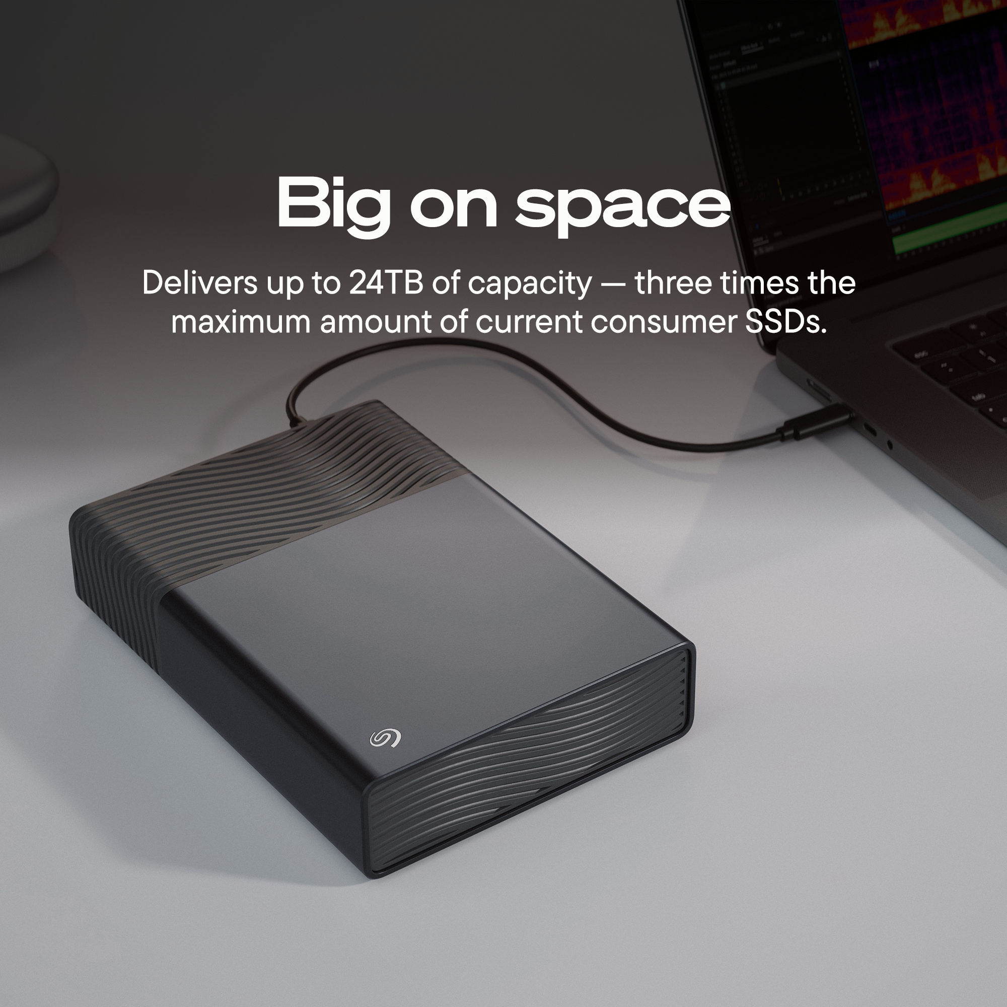 Big on space  
Delivers up to 24TB of capacity — three times the maximum amount of current consumer SSDs.
