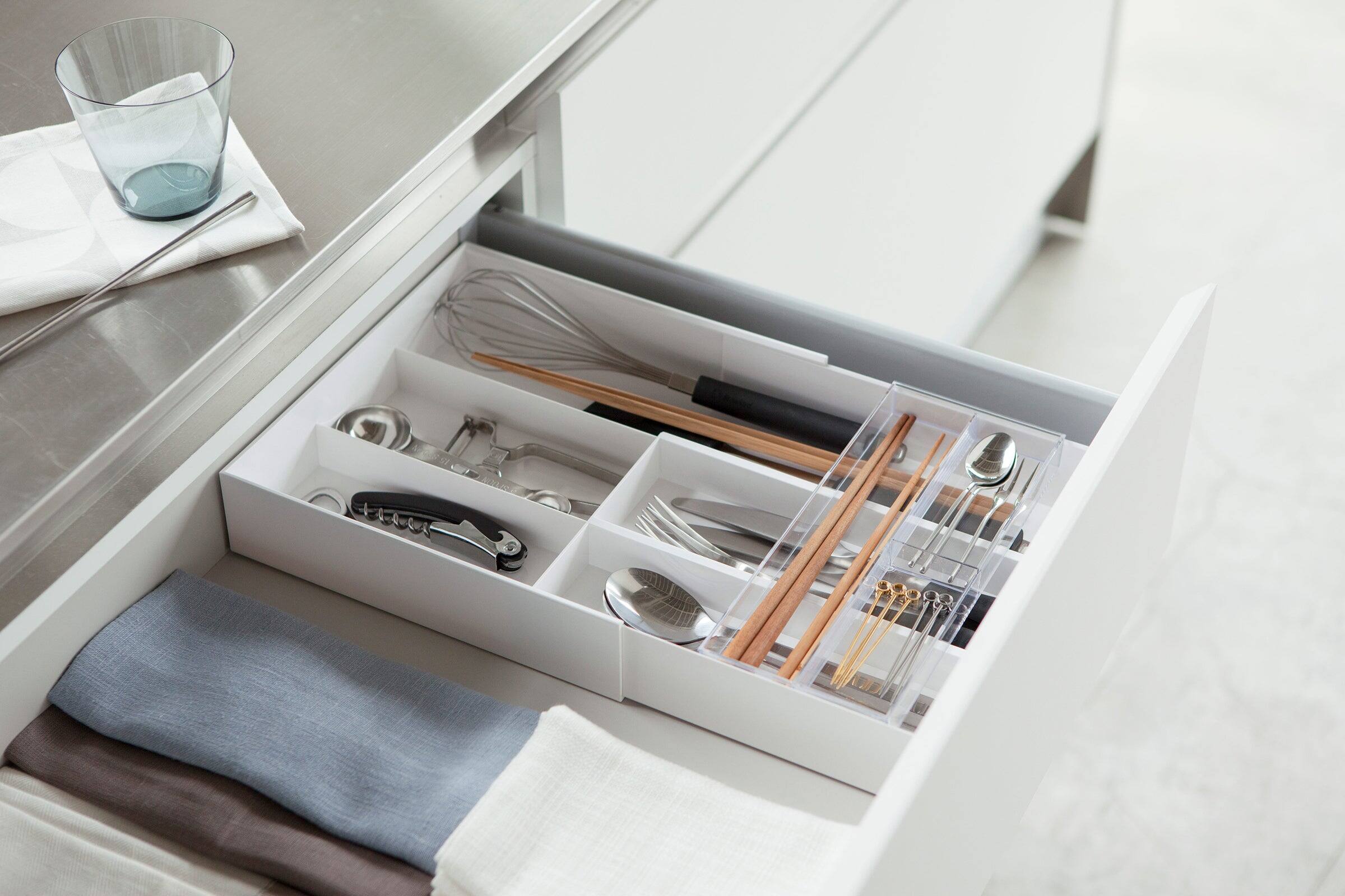 Angle. Yamazaki Home - Expandable Cutlery Organizer - White.