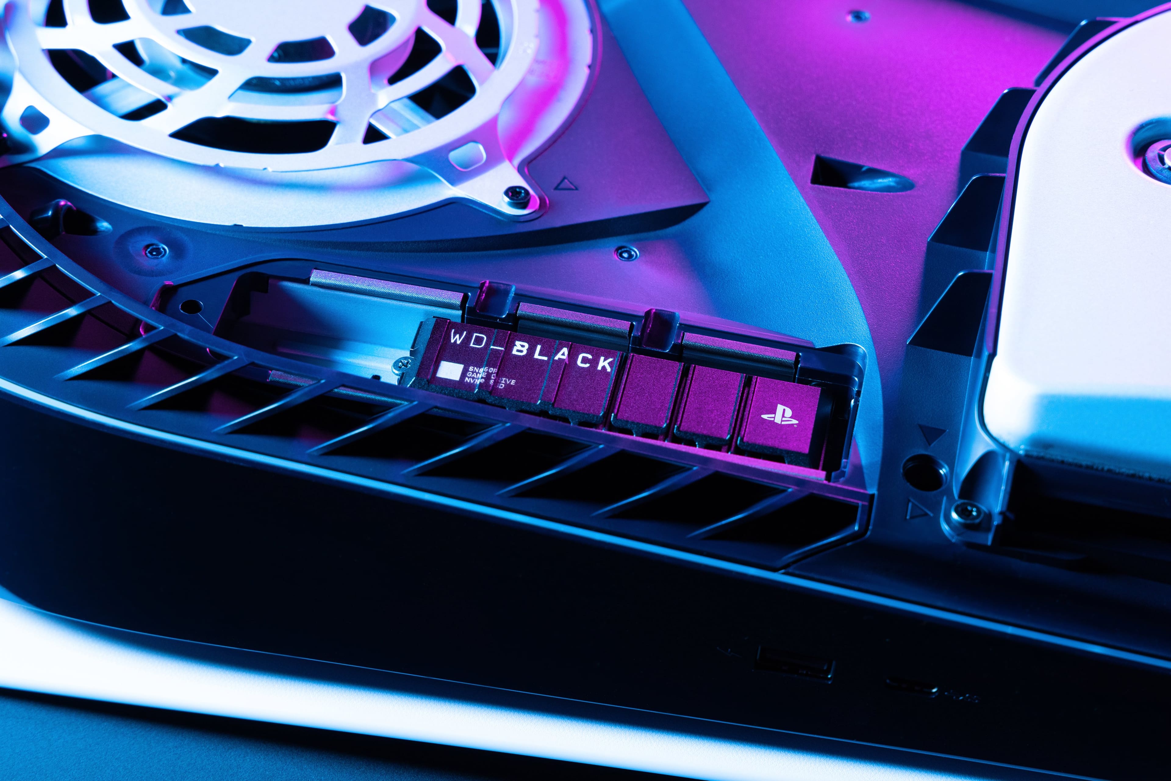 The text on the image reads "WD WD_BLACK BLACK ODY ENE DANS E NV E EVE S C." This text is likely a description or information about the WD Black hard drive.