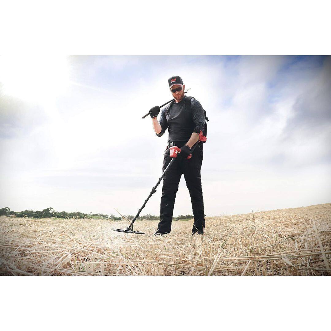 Left. Minelab - Minelab Vanquish 540 Pro Pack Metal Detector with Audio Control Black.