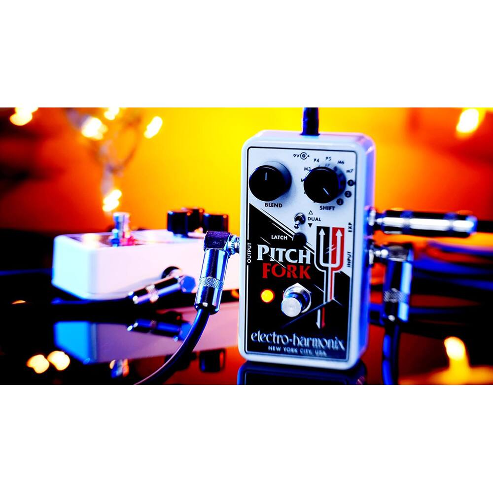 PITCH FORK  
electro-harmonix  
NEW YORK CITY USA  

BLEND  
SHIFT  
LATCH  
DUAL  

M1  
M2  
P4  
P5  
P6  

OUTPUT  
INPUT  
9VDC