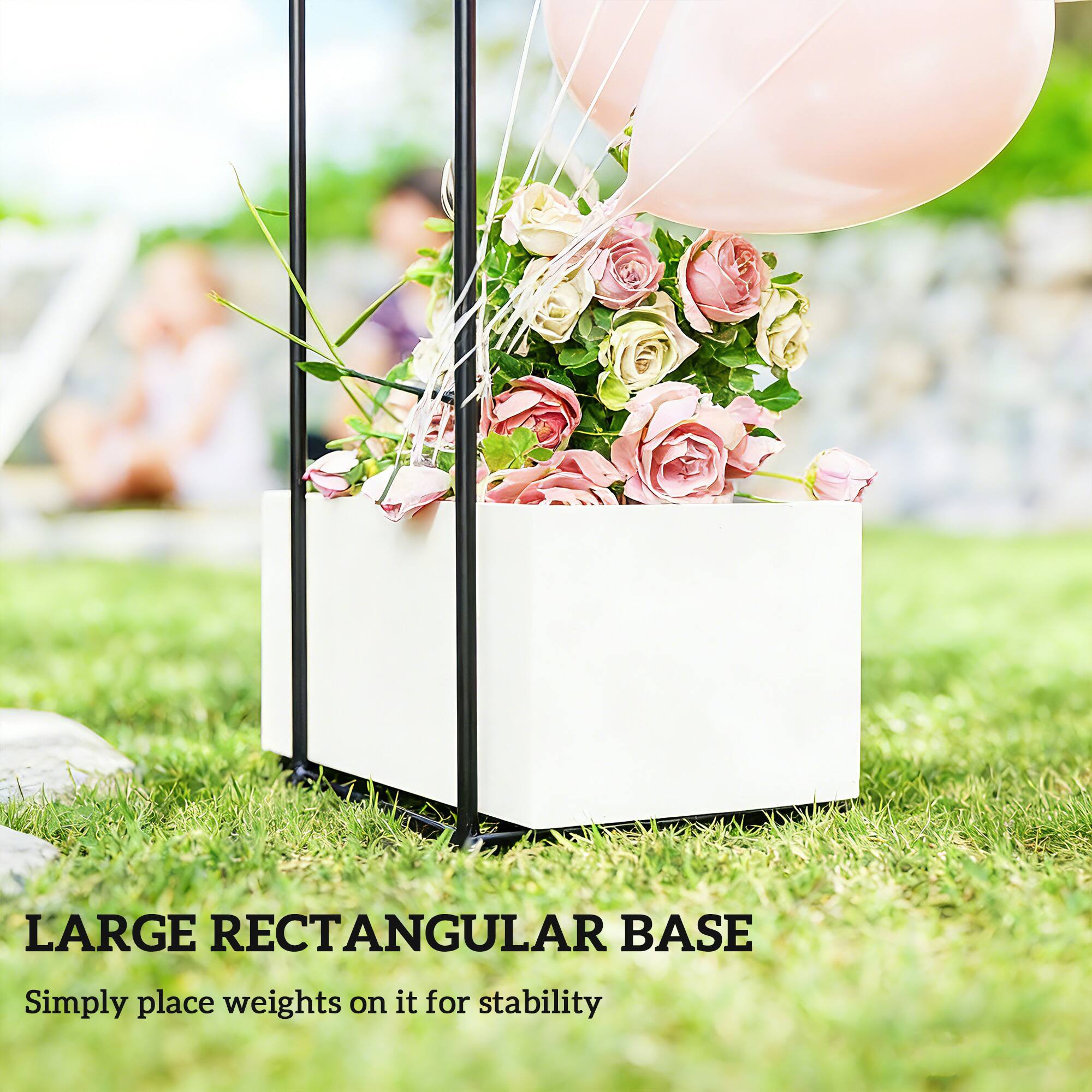 LARGE RECTANGULAR BASE  
Simply place weights on it for stability