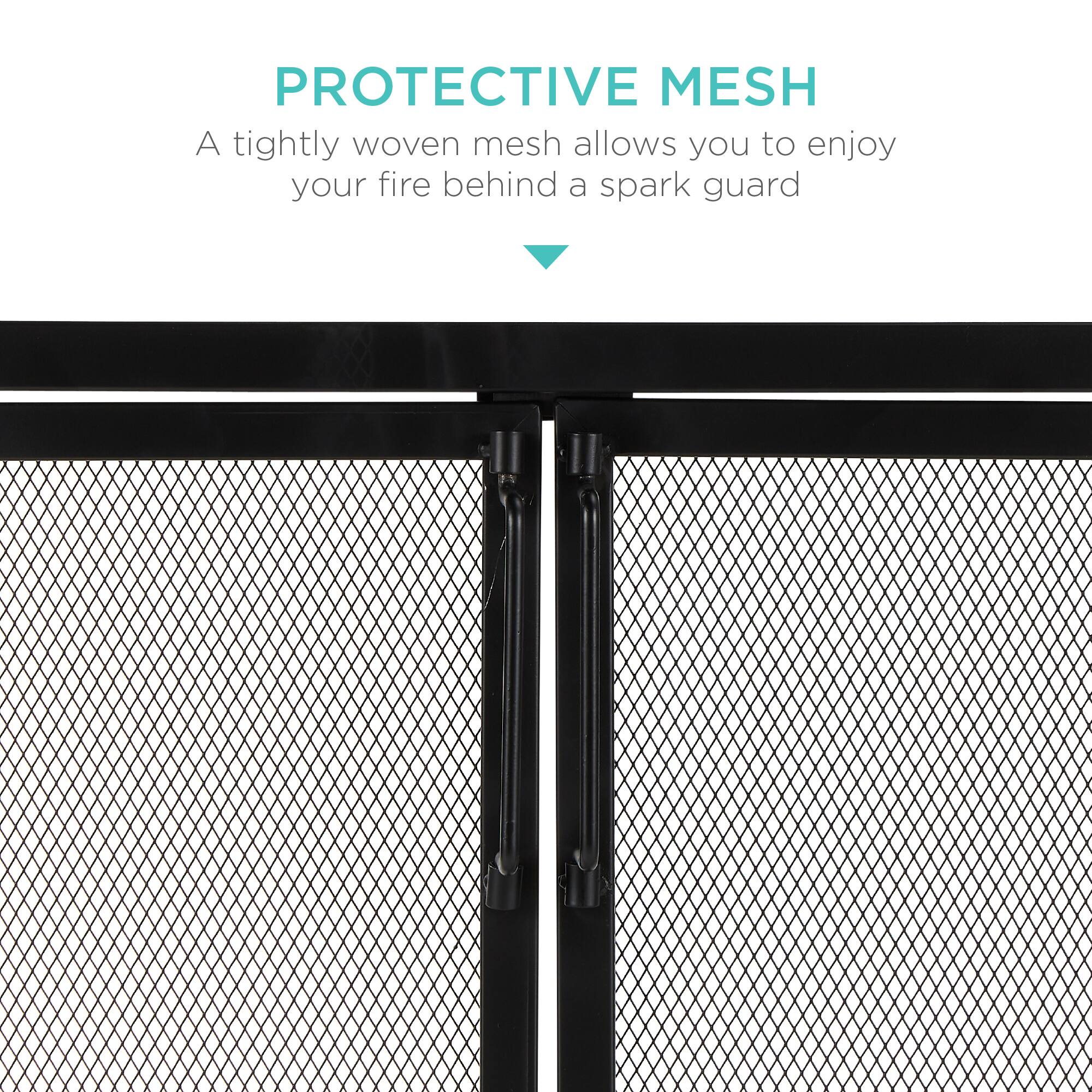 **Protective Mesh**

A tightly woven mesh allows you to enjoy your fire behind a spark guard.