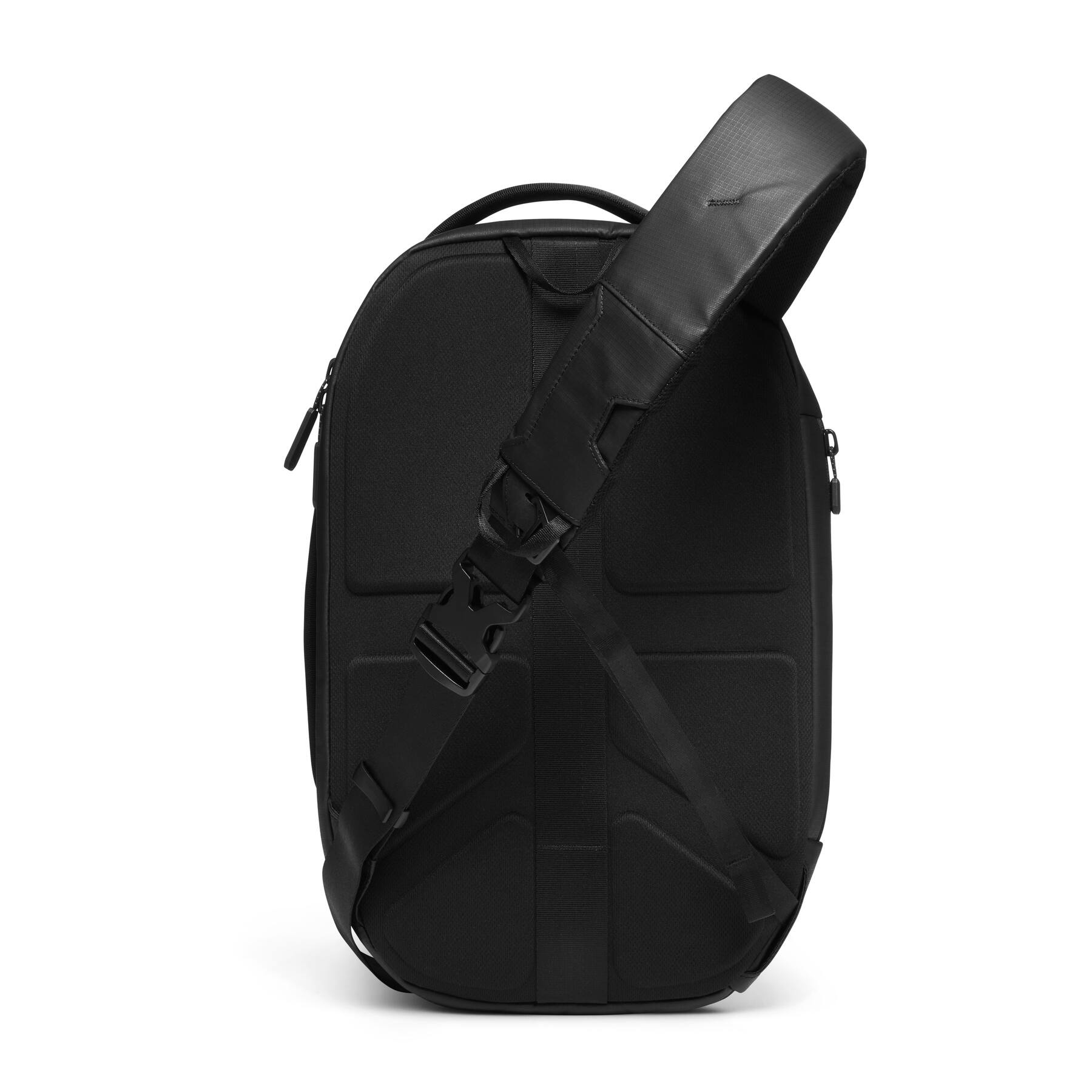 Angle. Nomatic - Navigator RS Sling 10L - Black.