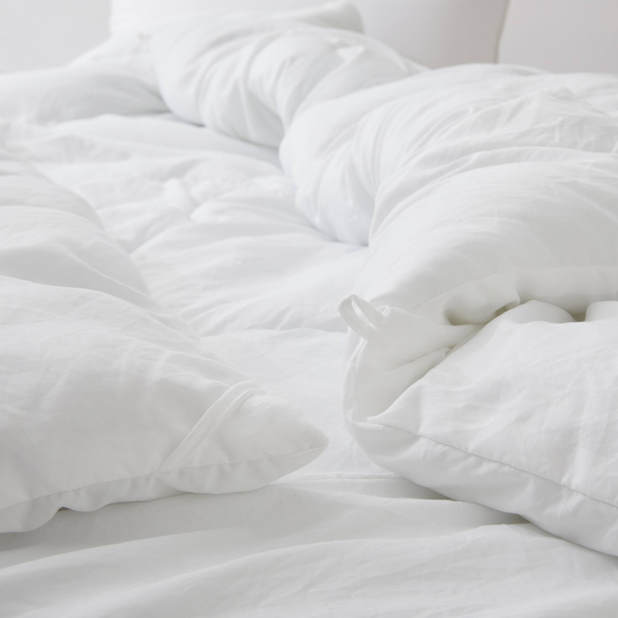 Left. Peace Nest - Peace Nest Antimicrobial Anti-Dust Mite Down Alternative Comforter, All Season Duvet Insert, Queen - White.