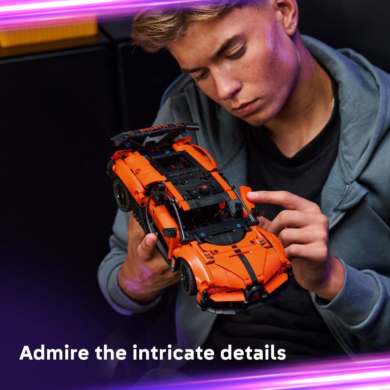 DUSATI 16

Admire the intricate details