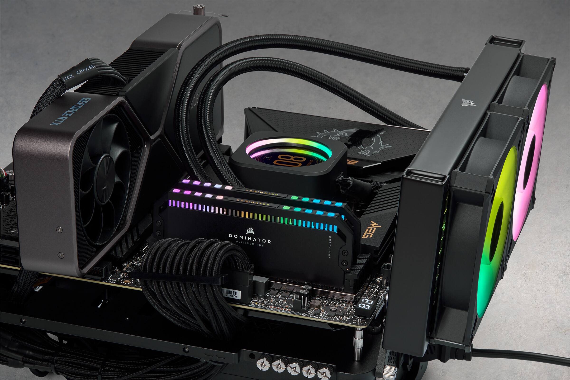Alt View 12. CORSAIR - DOMINATOR PLATINUM RGB 64GB (2x32GB) DDR5 5200MHz C40 UDIMM Desktop Memory - Black.