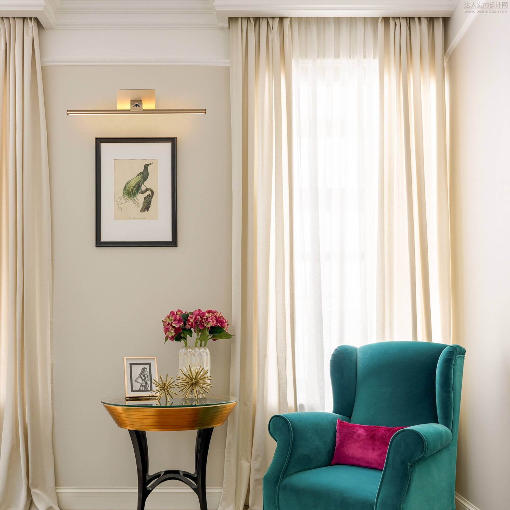 Angle. Parrot Uncle - Gold Battery-Powered 3000K LED Vanity Light with Remote Control - Gold.