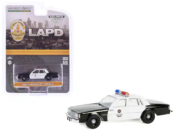 GREENLIGHT collectibles
EXCLUSIVE
POLICE OFFICER
LOS ANGELES POLICE
LAPD
LIMITED EDITION
DIE-CAST METAL CHASSIS
1:64
1982 CHEVROLET IMPALA
Contains: 1 Die-Cast Vehicle