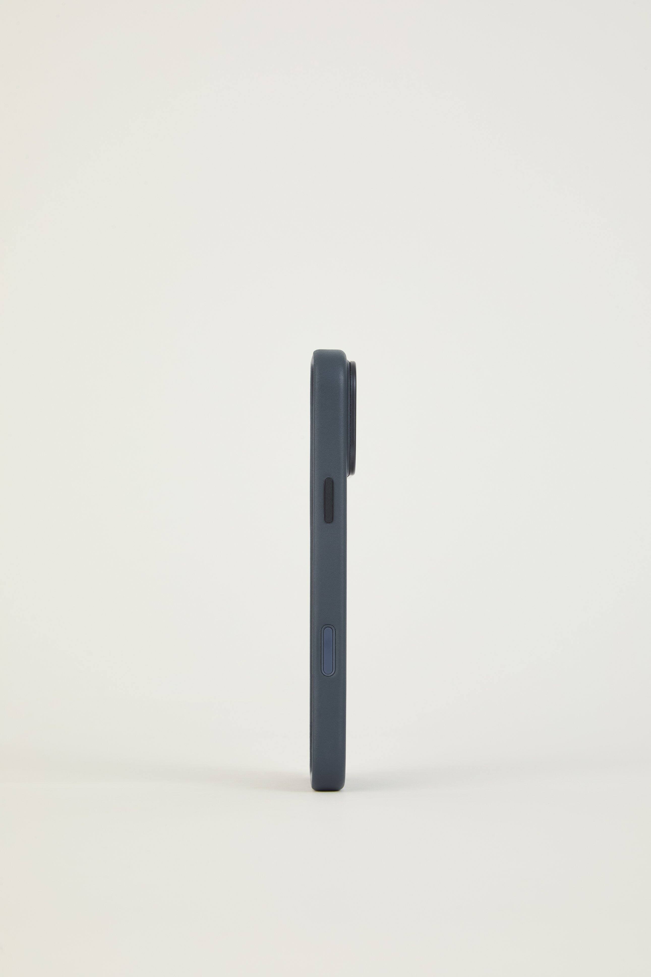 Back. Troubadour - iPhone 18 Pro Max Leather Case - Basalt.