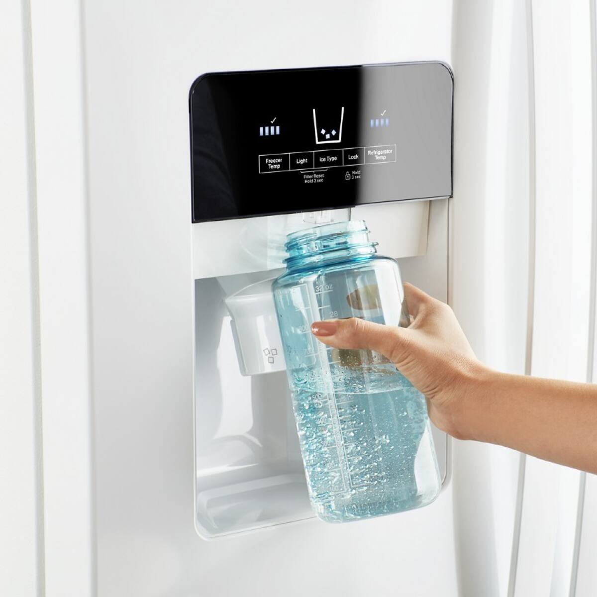 Freezer Temp: Light  
Ice Type: Lock  
Refrigerator Temp: 37°F  
Model: 1m 3 37OZ e0d 28 00