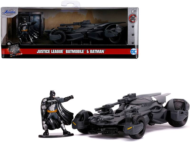 Jada - 2017 Batmobile with Diecast Batman Figurine "Justice League" (2017) Movie "DC Comics" "Hollywood Rides" Series 1/32 - Black