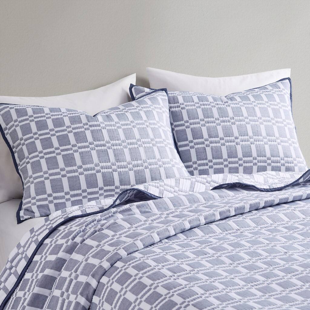 Alt View 1. Gracie Mills - Gracie Mills Jefferey Reversible Matelasse 3-Piece Coverlet Set - Indigo.