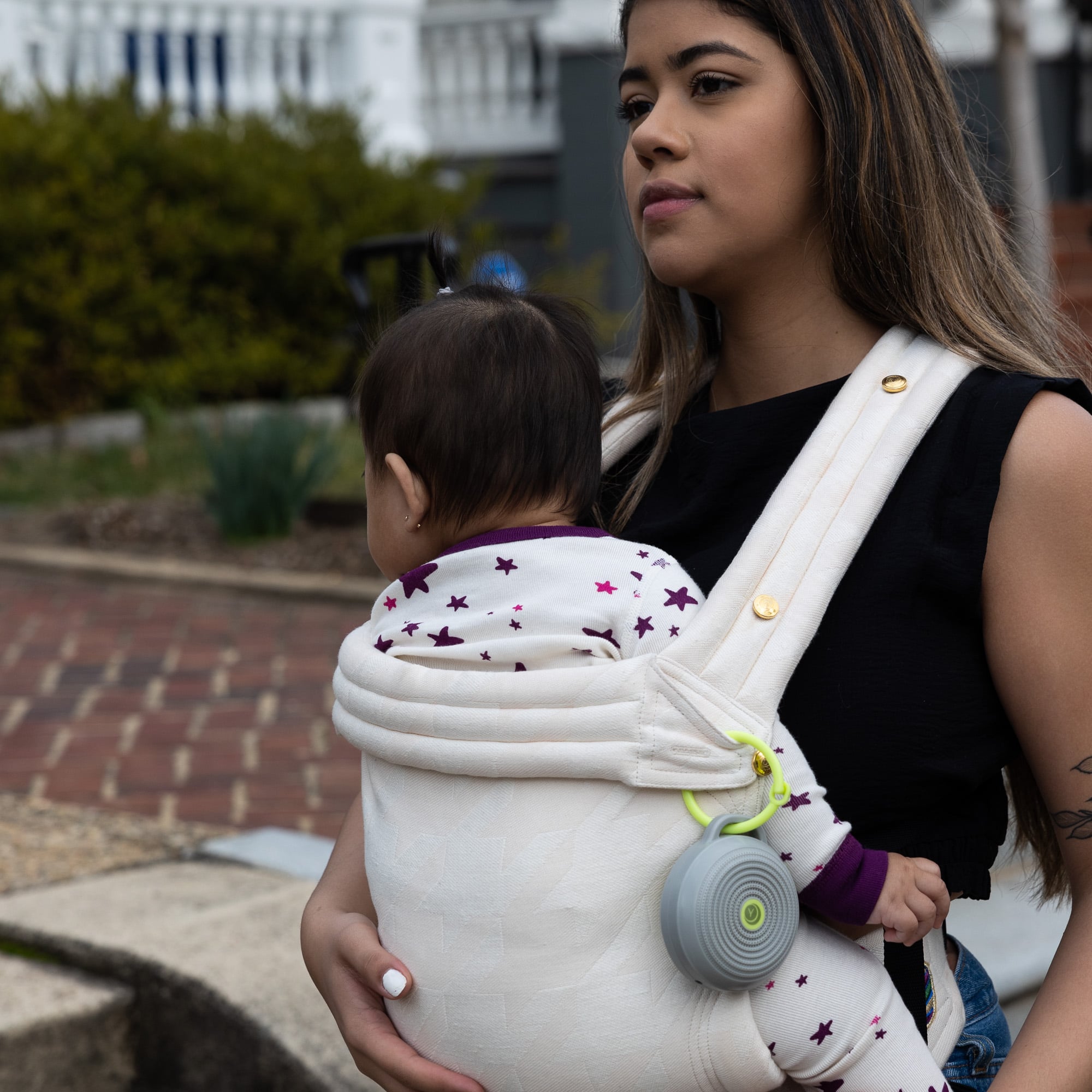 Alt View 12. Yogasleep - Hushh Compact Sound Machine & Travel Case Bundle - Gray.