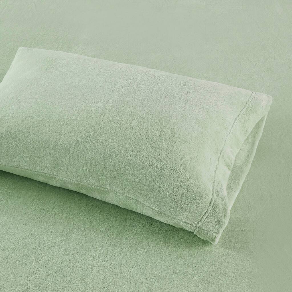 Alt View 2. Gracie Mills - Gracie Mills Dashiell Micro Plush Sheet Set - Green.