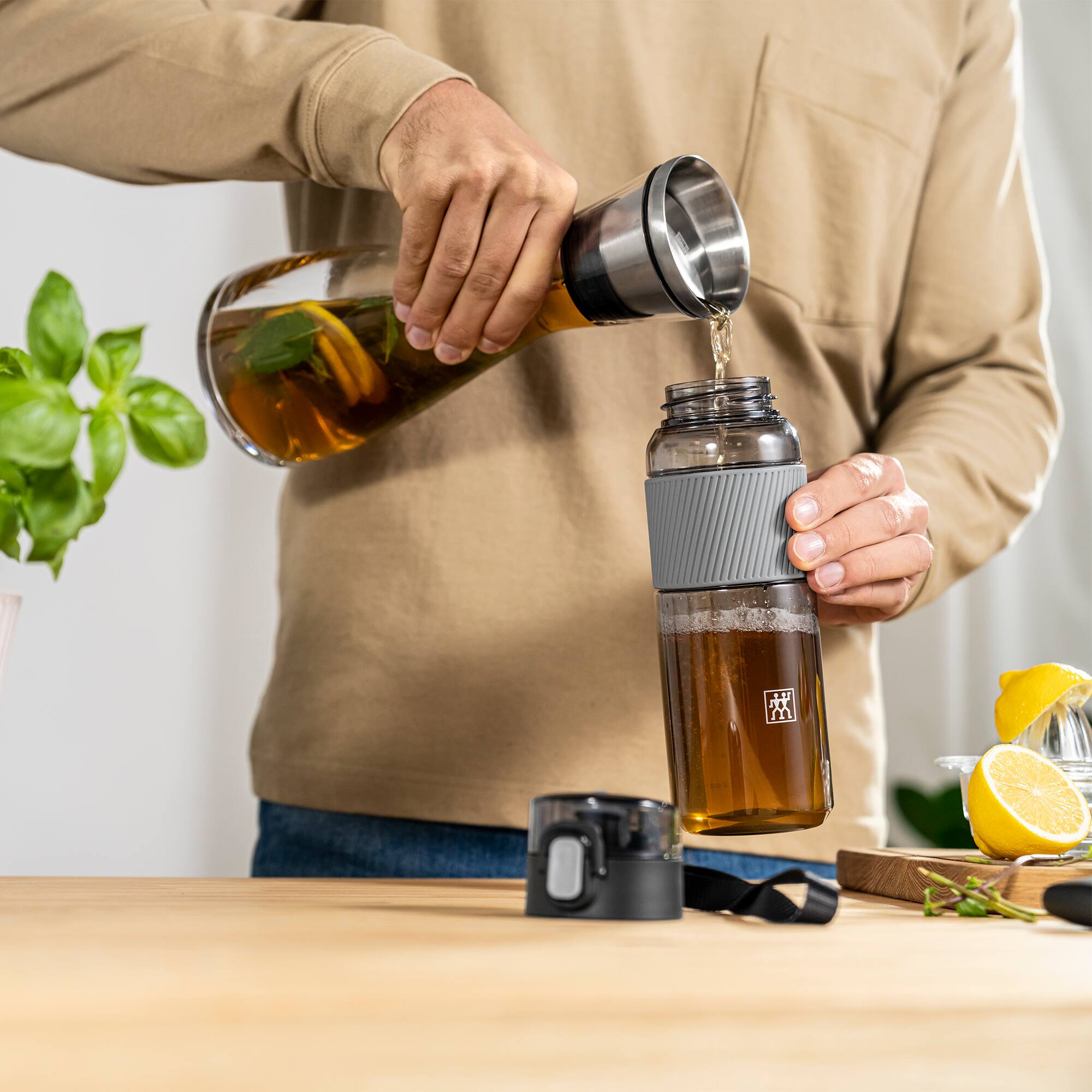 Alt View 1. ZWILLING - ZWILLING Tritan 24-ounce Water Bottle - Grey - Grey.