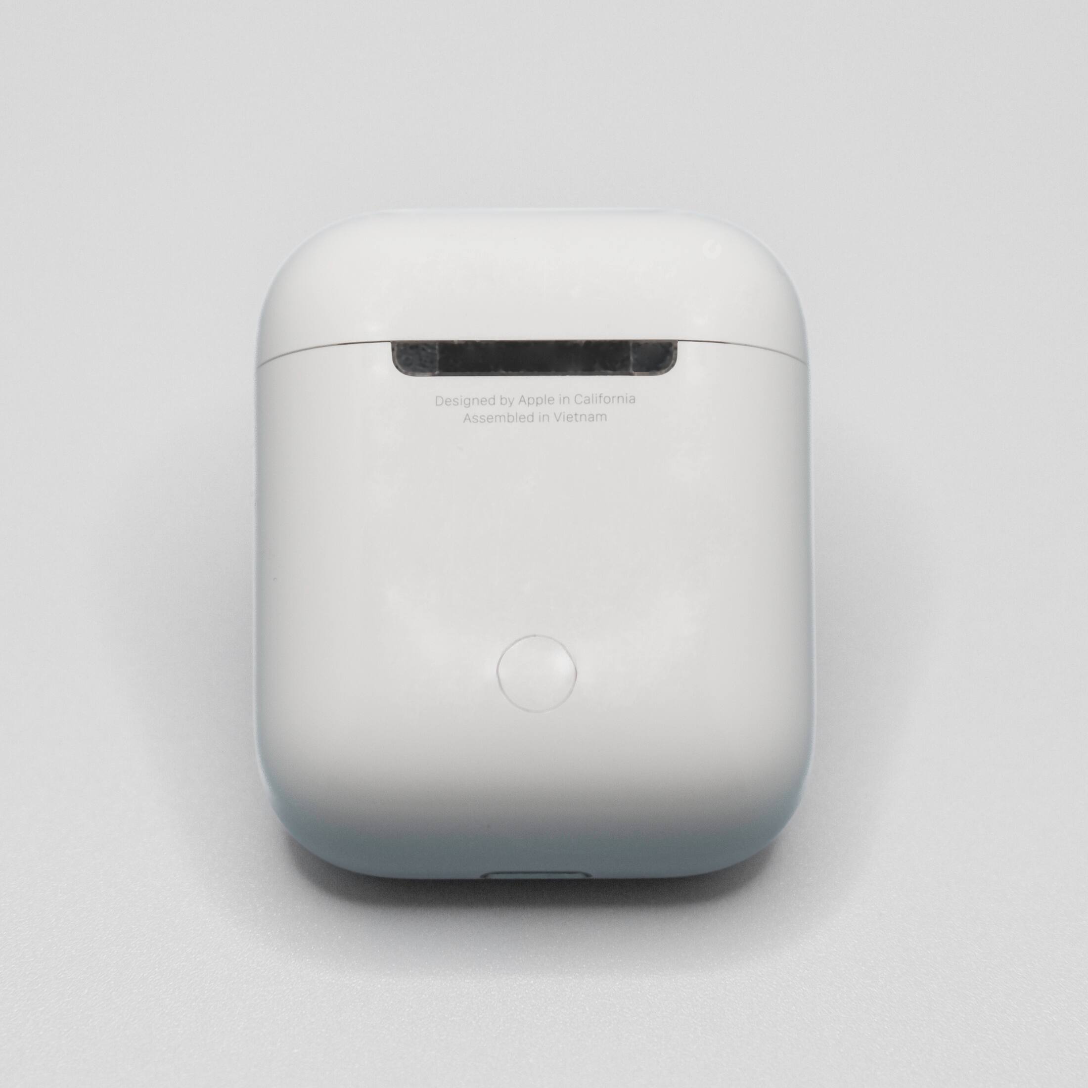 AirPods本体 ホワイト　箱無し AirPods本体 ホワイト 箱付き 説明書あり。 lightning正規品 - メルカリ
