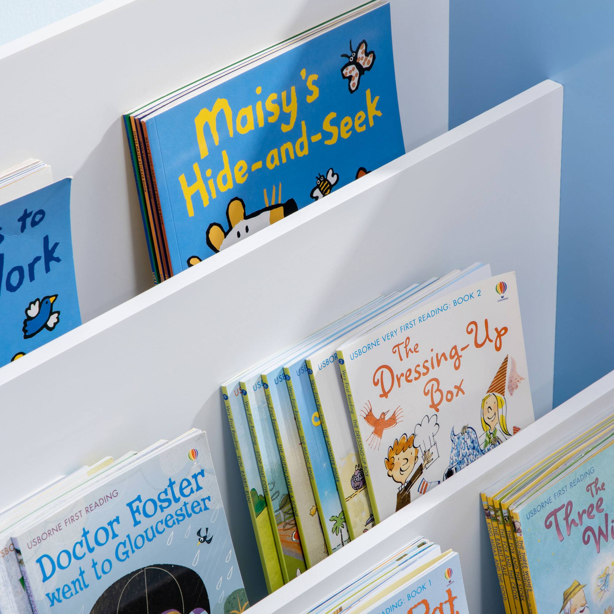 Sure, here is the corrected and grouped text from the image:

1. Maisy's Hide-and-Seek
2. Maisy's to Work
3. The Dressing-Up Box
4. Doctor Foster went to Gloucester
5. The Three Witches
6. USBORNE FIRST READING
7. USBORNE VERY FIRST READING
8. USBORNE FIRST READING BOOK 2