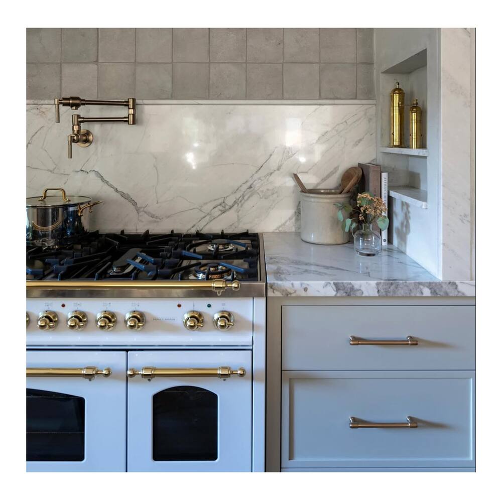 Alt View 5. ILVE - ILVE Nostalgie II 48 inch Dual Fuel Range with 5.02 cu. ft. Total Double Oven Capacity (White, Brass) - White.