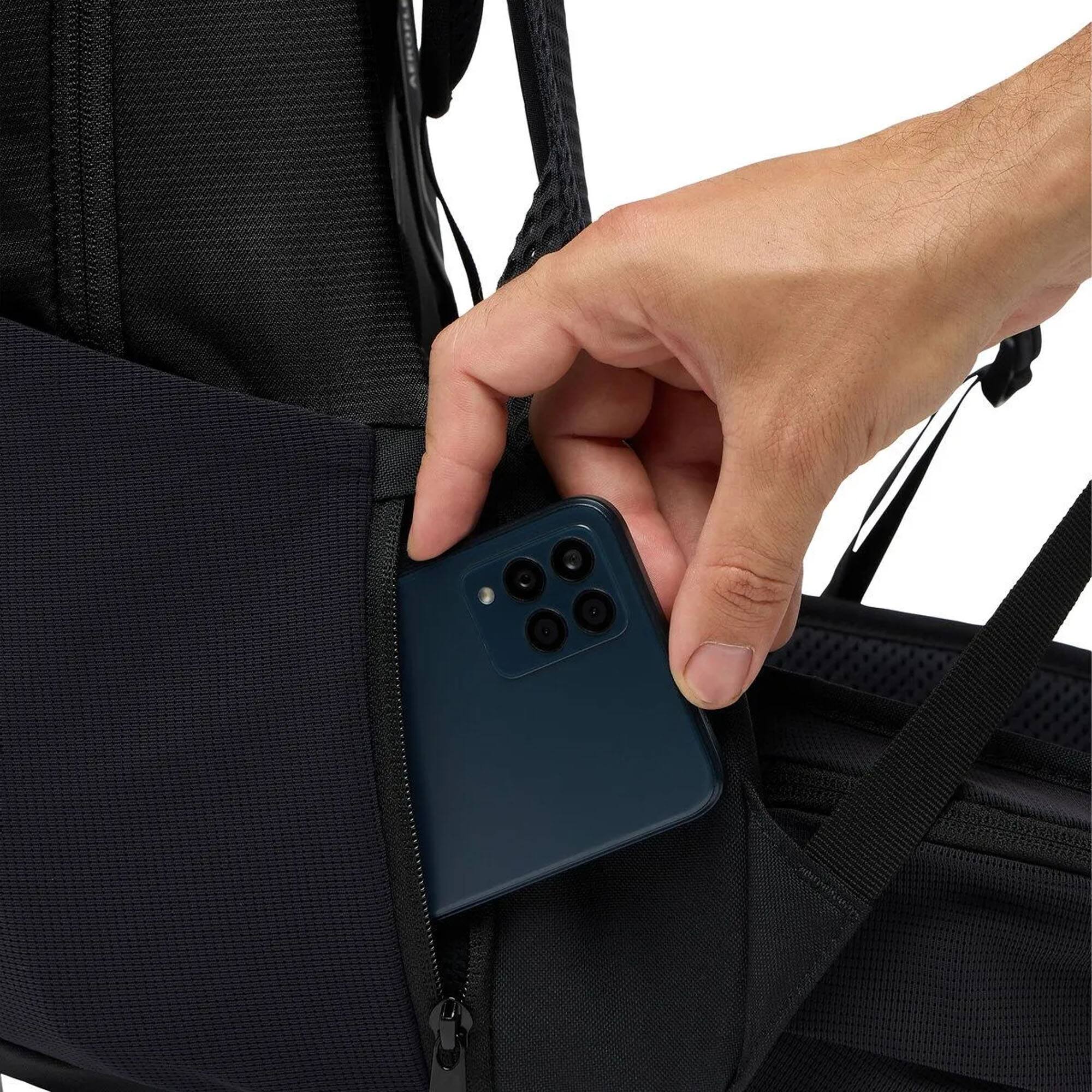 Alt View 3. VAUDE - Vaude Trailvent 15 Mountain Bike Backpack - Black - Black.