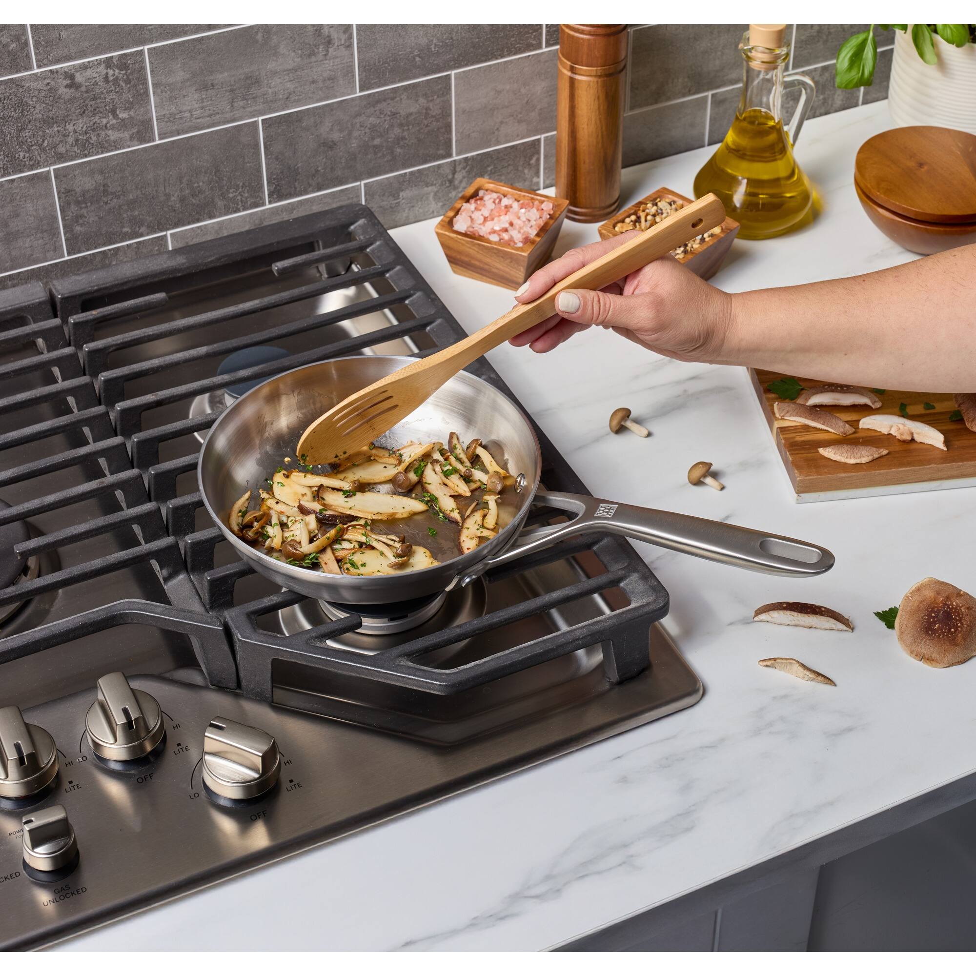 FG 1 n M T0 to LITE OFF LItE LO CFT P LITE FRED A LALOCKED LS