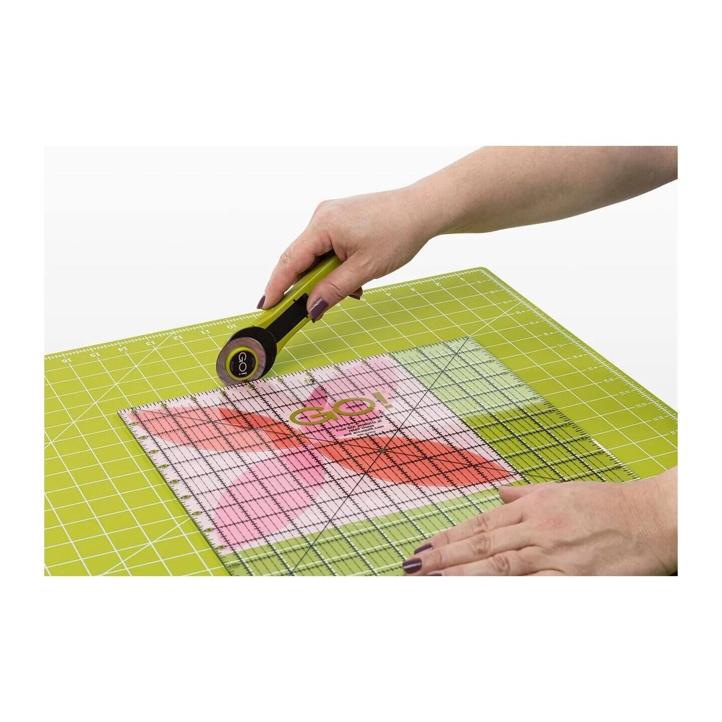 The text in the image is "GO!"