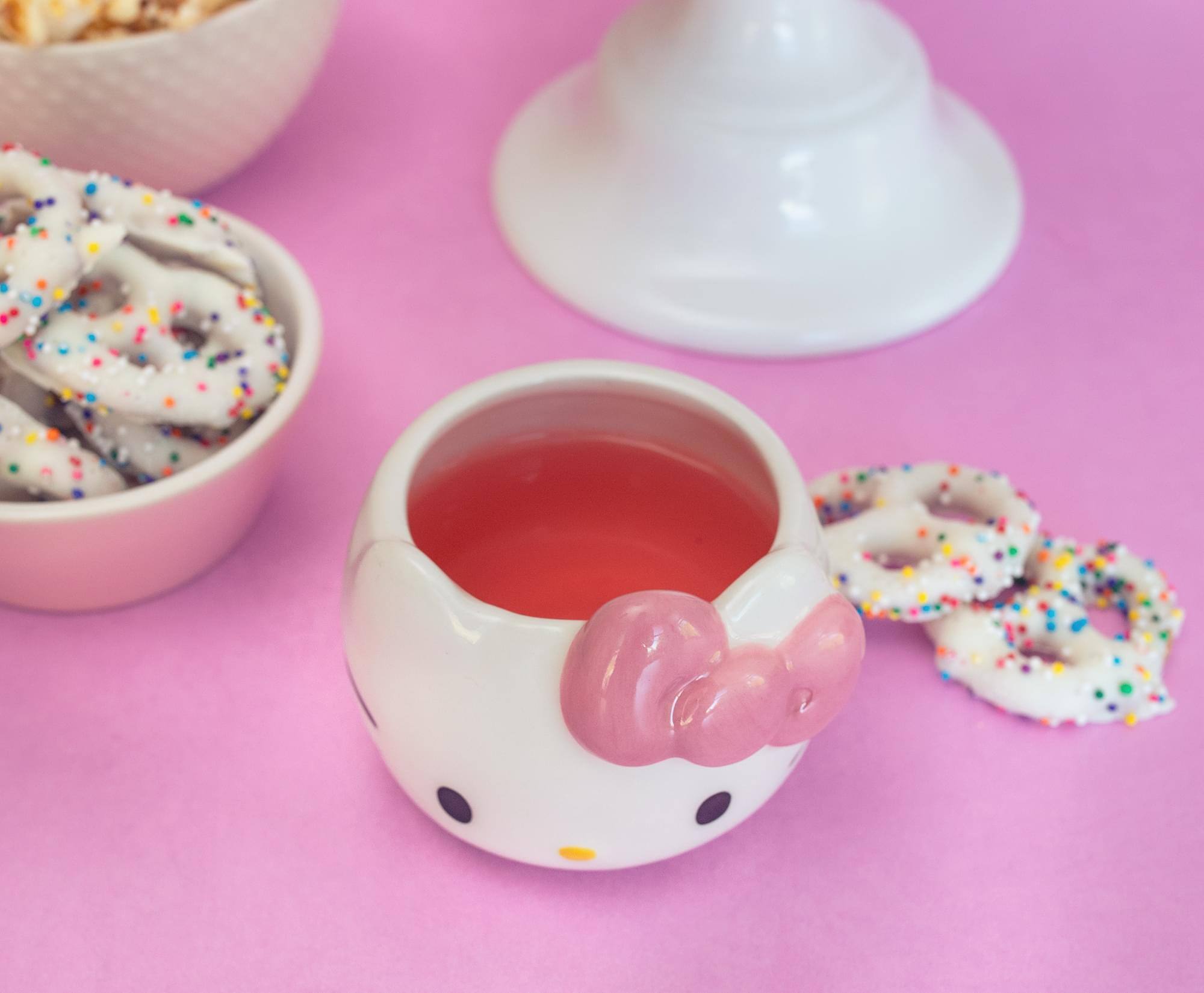ミ☆キティー Sanrio Hello Kitty Bow Sculpted Ceramic Mini Mug | Holds 3.5