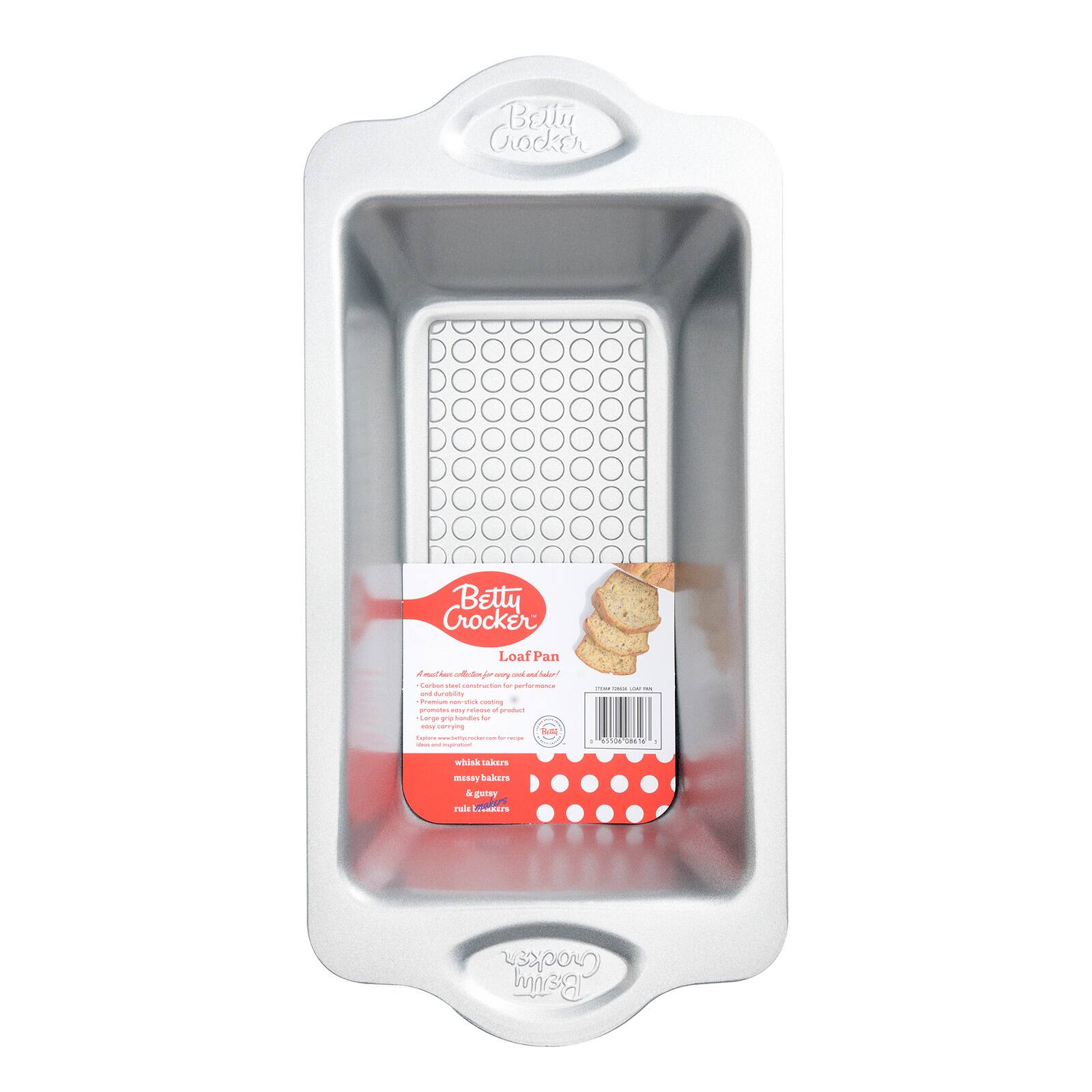 Betty Crocker

Loaf Pan

Not a collector for 600 ool onl Suler! Carbon sted construction for performance and durability Pm Premium non-stick cooting promotes No releme if product Large  handies for 400 carrying Bott ExpCare W m/jer - M ingration

210mg: - 55506 08616 3

whisk takers messy bakers getsy rult botakers

Betty Crocker