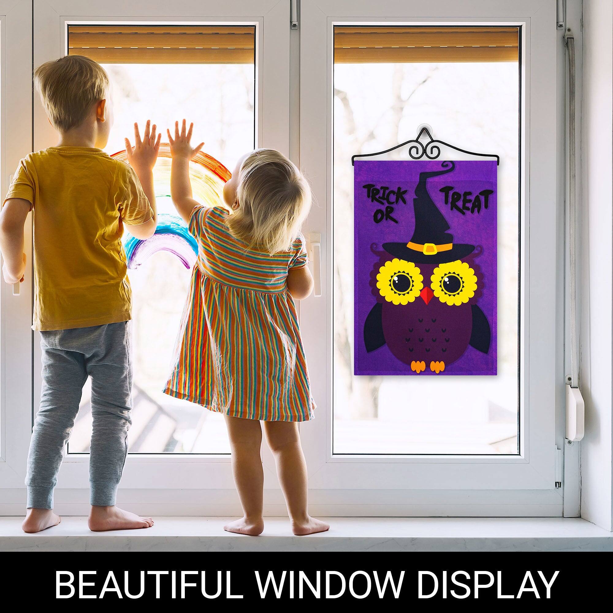 TRICK OR TREAT

BEAUTIFUL WINDOW DISPLAY