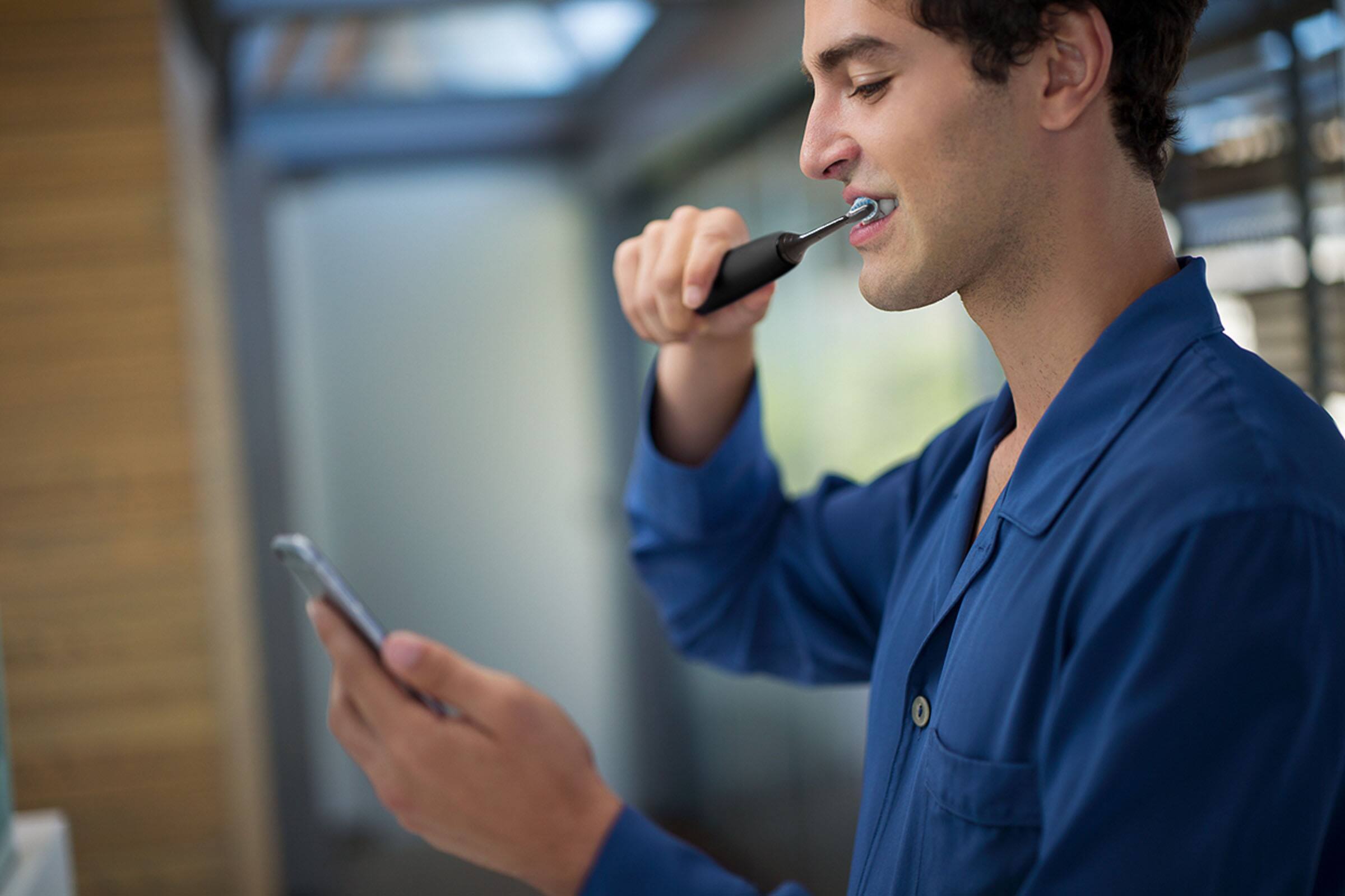 Alt View 17. Philips Sonicare - Philips Sonicare DiamondClean Smart Rechargeable toothbrush - Black.