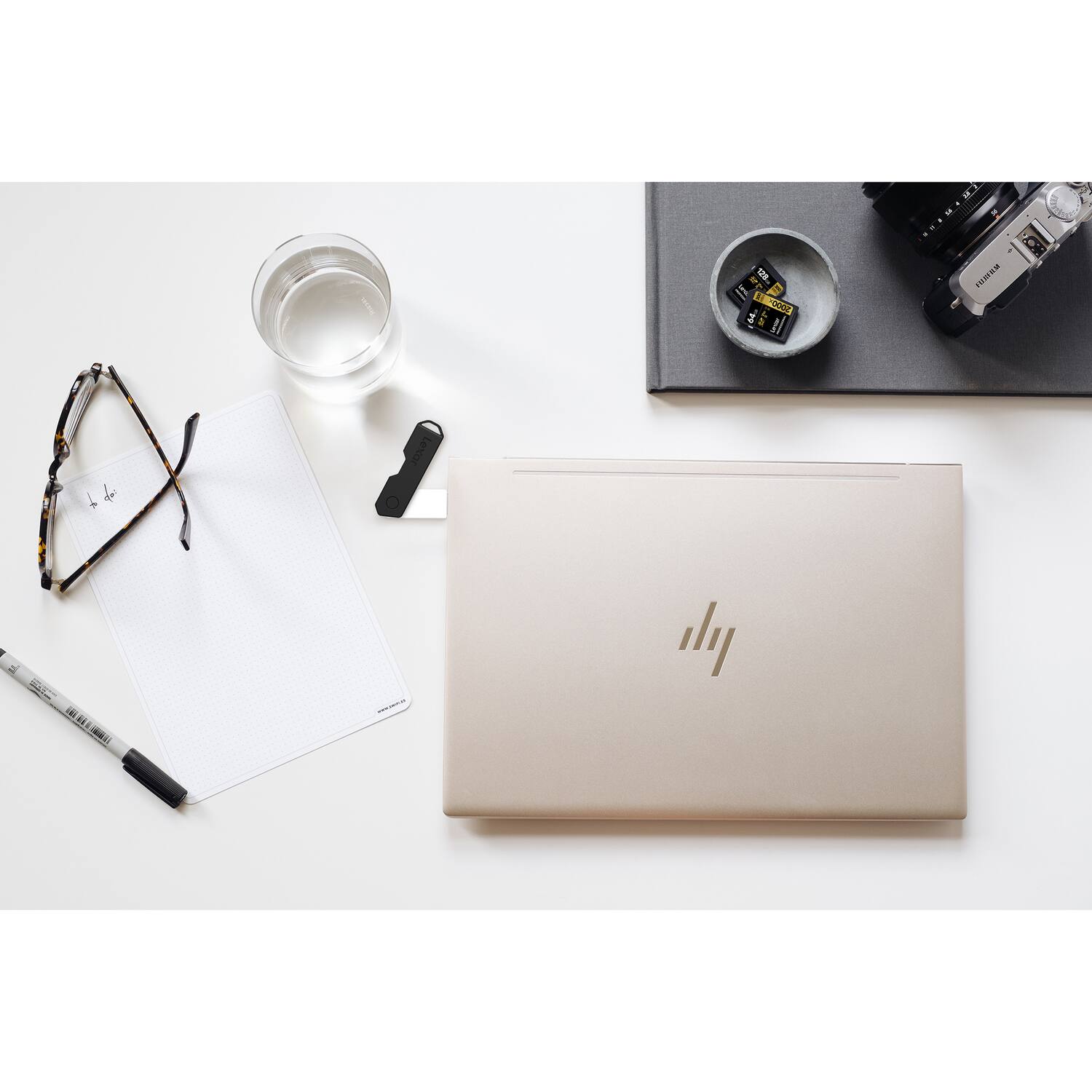 Left. Lexar - JumpDrive TwistTurn2 USB 2.0 Flash Drive 32 GB - Black.