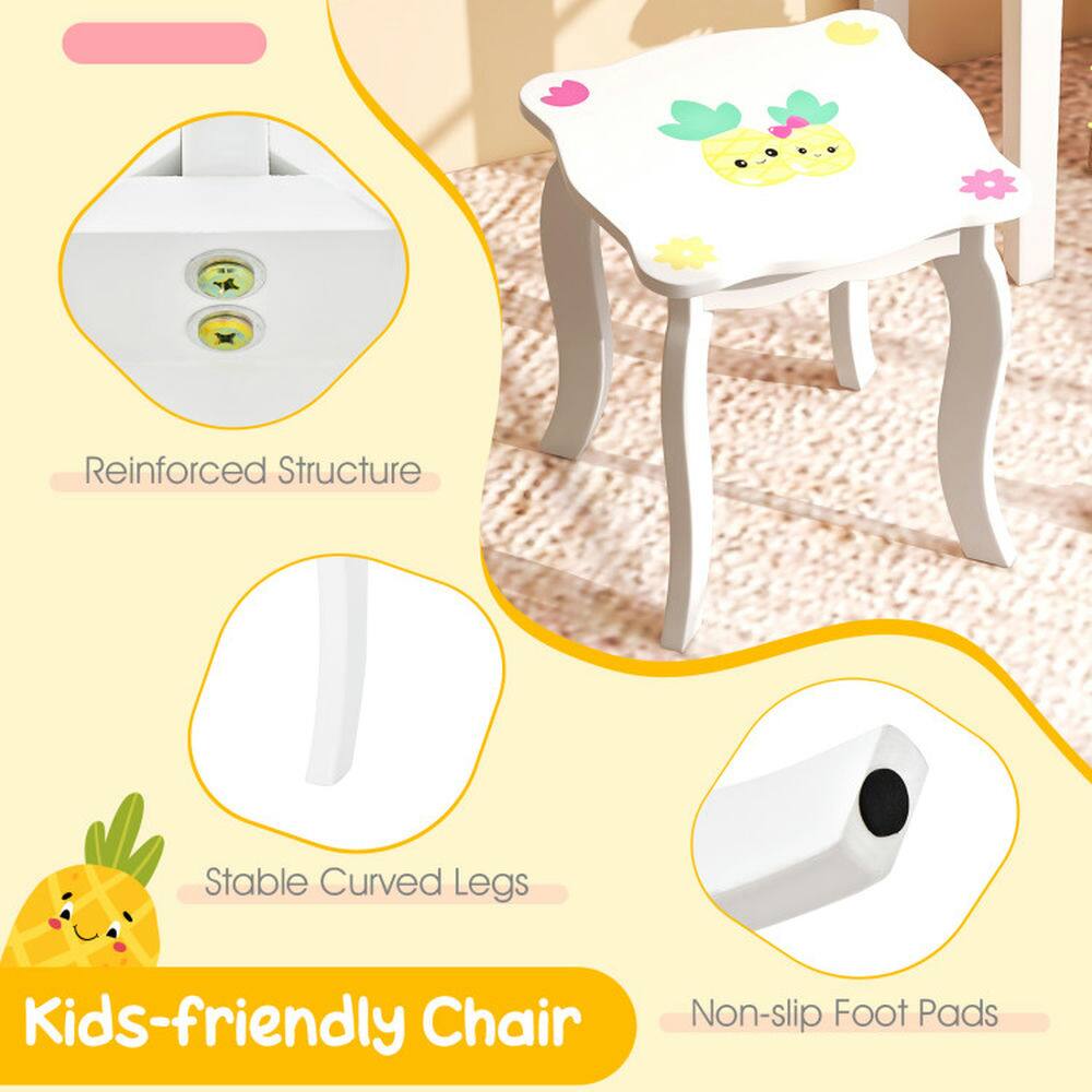 Reinforced Structure  
Stable Curved Legs  
Kids-friendly Chair  
Non-slip Foot Pads