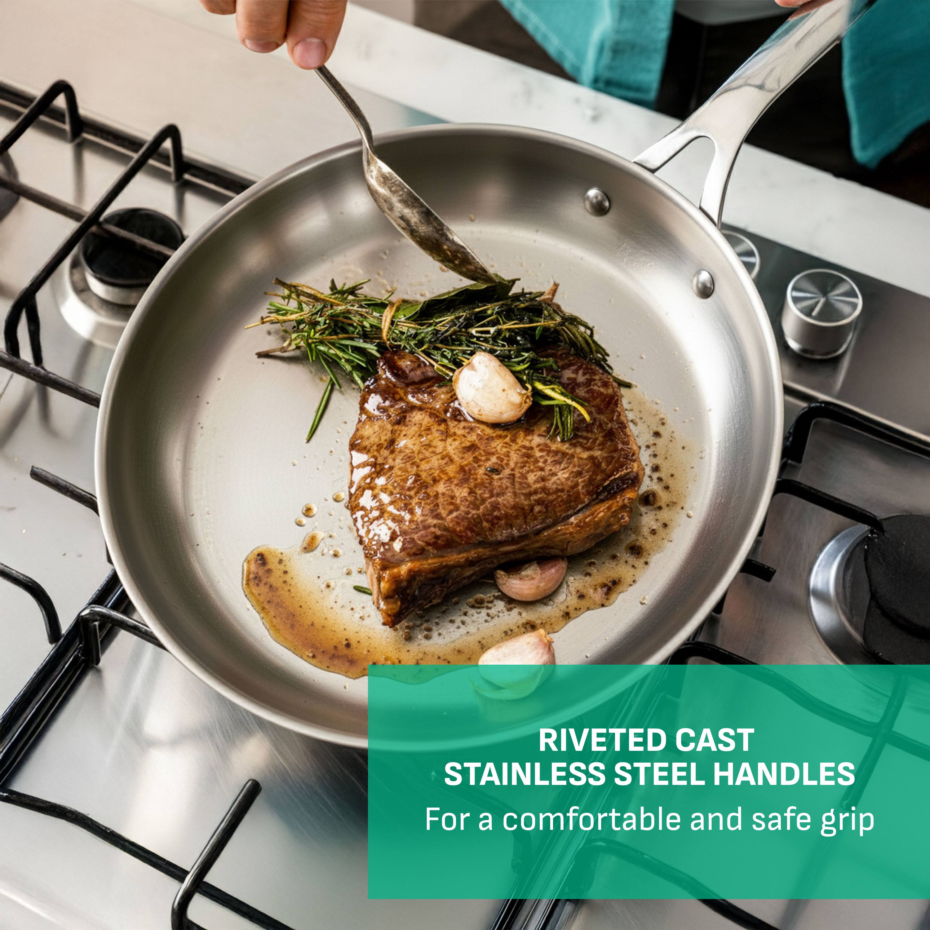 RIVETED CAST STAINLESS STEEL HANDLES  
For a comfortable and safe grip