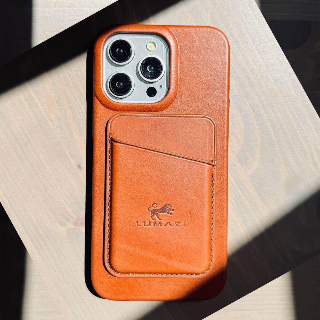 Left. LUMAZI - Full Grain Leather MagSafe Wallet - Sienna.