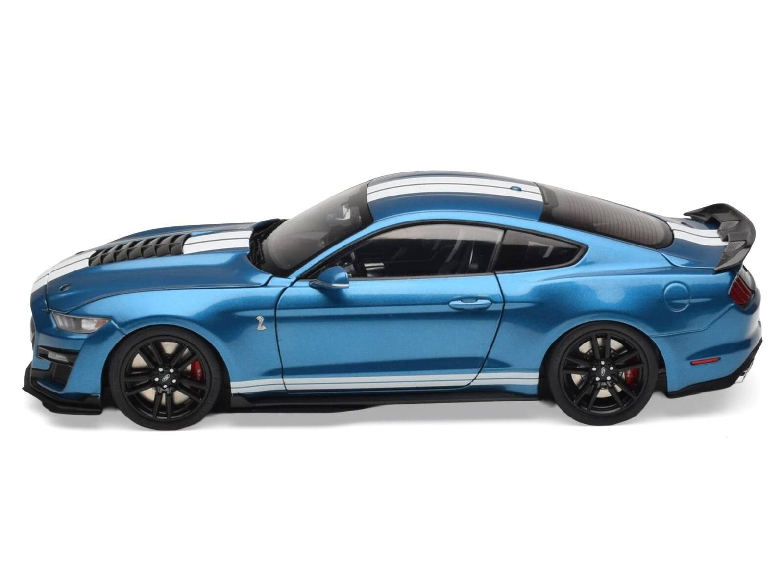 Alt View 3. IXO - 2022 Ford Mustang Shelby GT500 Blue Metallic with White Stripes 1/18 Diecast Model Car by IXO Models.