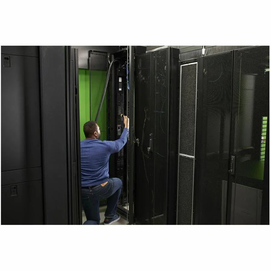 APC NetShelter Switched Rack PDU, 9K series, 0U, 8.6kW, 208V, 21 C13 ...