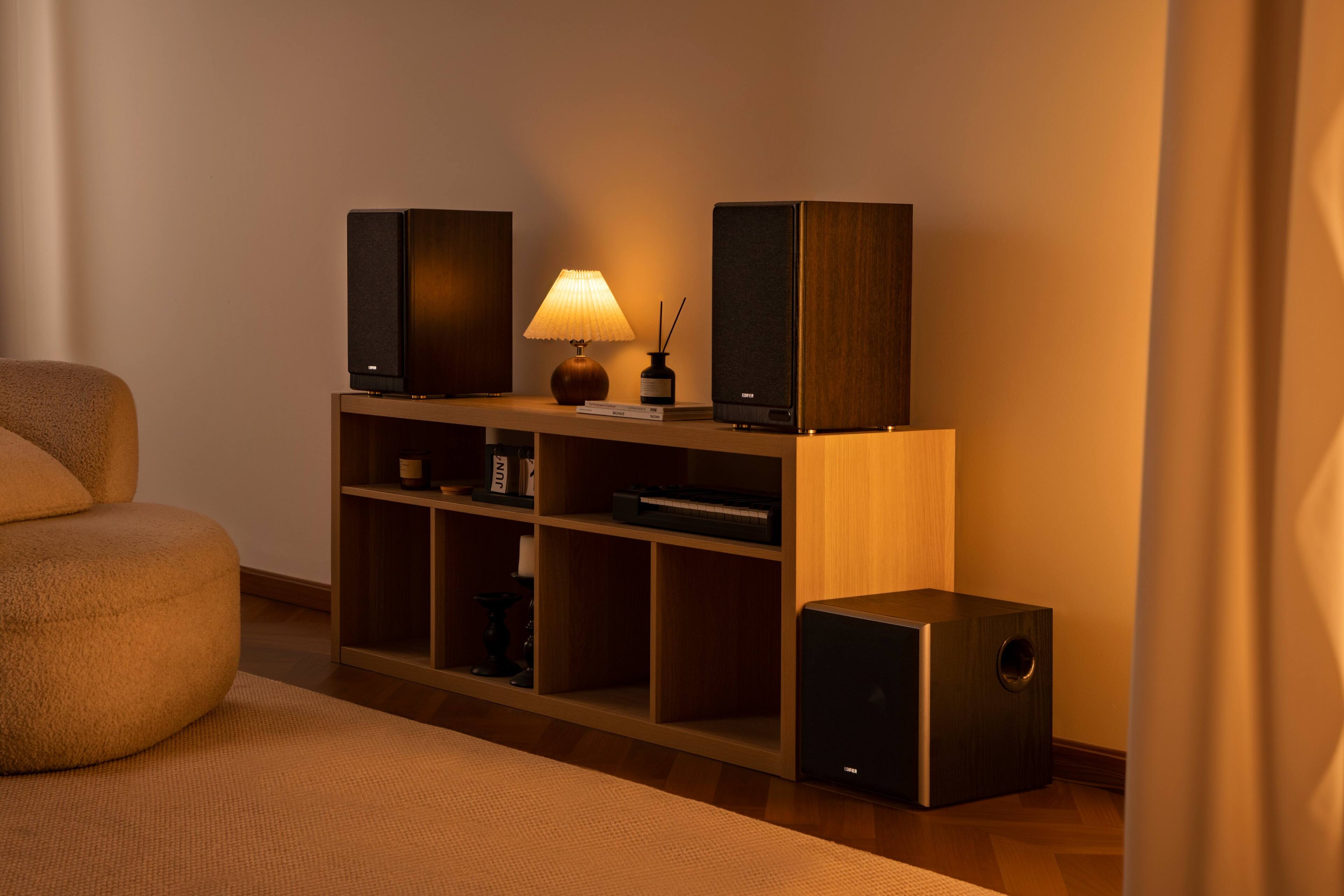 Alt View 11. Edifier - R2750DBMKII Audiophile Active Bookshelf Bluetooth 6.0 and Optical Input - 2.0 Speaker (Pair) - Brown.