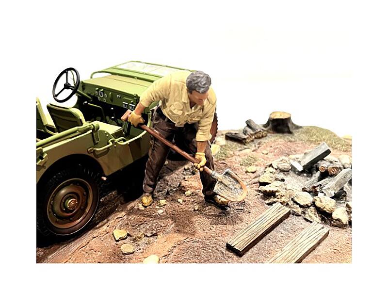Angle. American Diorama - "4X4 Mechanic" Figure 4 for 1/18 Scale Models by American Diorama - Multi.