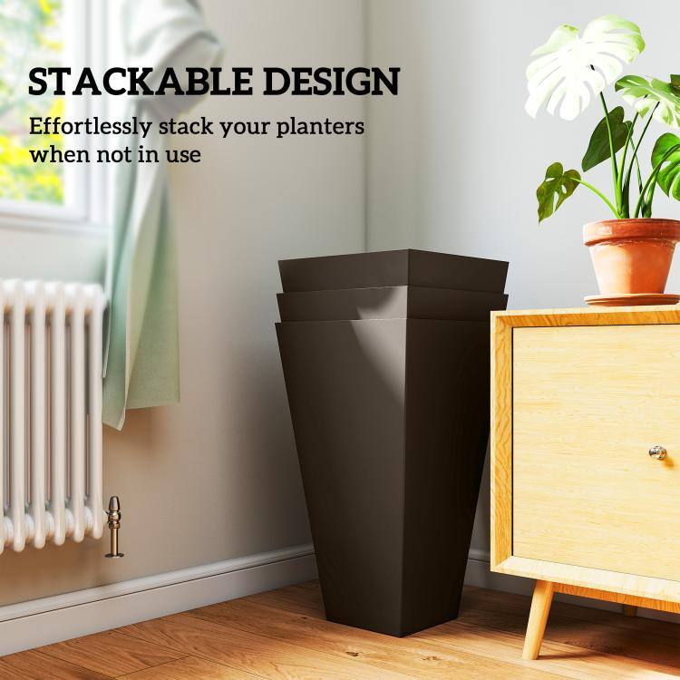 STACKABLE DESIGN  
Effortlessly stack your planters when not in use